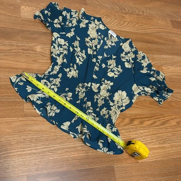 Sienna Sky dark and cream floral teal short flutter sleeve peplum blouse. Size L - Picture 15 of 17